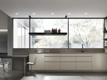 Cucina Moderna in vetro opaco e lucido Canapa con penisola in Rovere Dark e top in HPL Testa di Moro Aliant v05 di Stosa