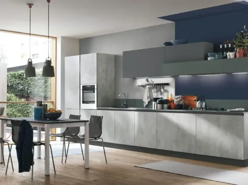 Cucina Moderne Infinity v17 in materico Cemento, Fenix Grigio Bromo e Verde Comodoro di Stosa