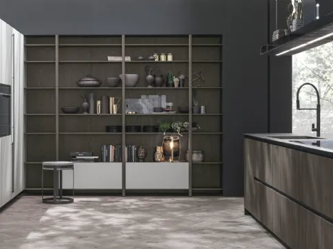 Cucina Moderna con isola Natural v06 in Rovere Dark e laccato opaco di Stosa